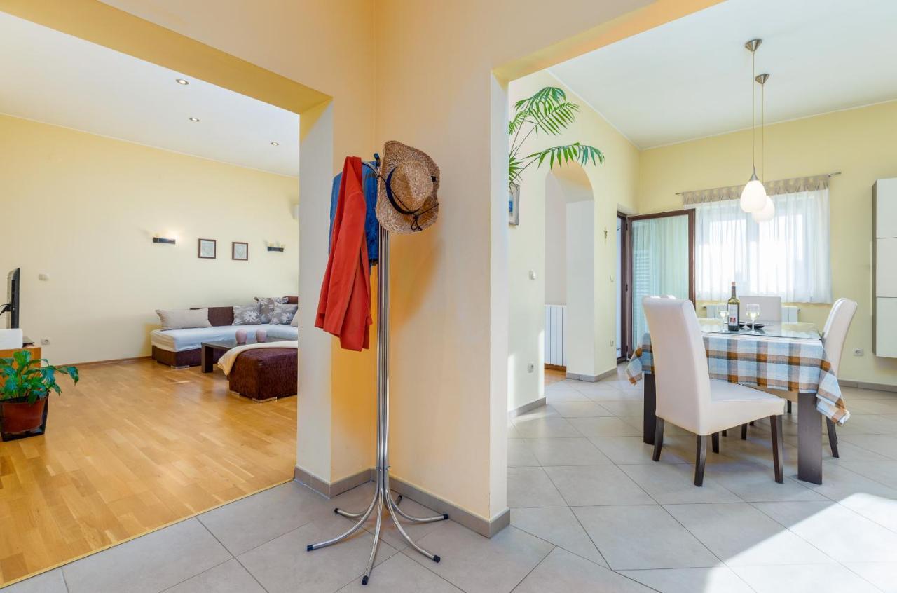 Apartment Luana A1 *